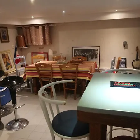 Loue Partie De Notre Maison Avec Jardin Pour 6 Personnes * Le Mans